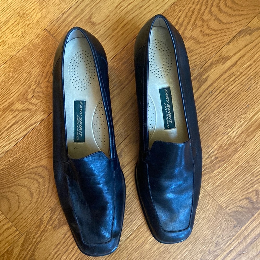 Easy Spirit Women’s dress shoes, size 12B